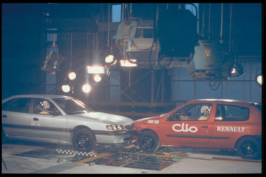  Renault Clio 1998 года  (фото 33 из 106)
